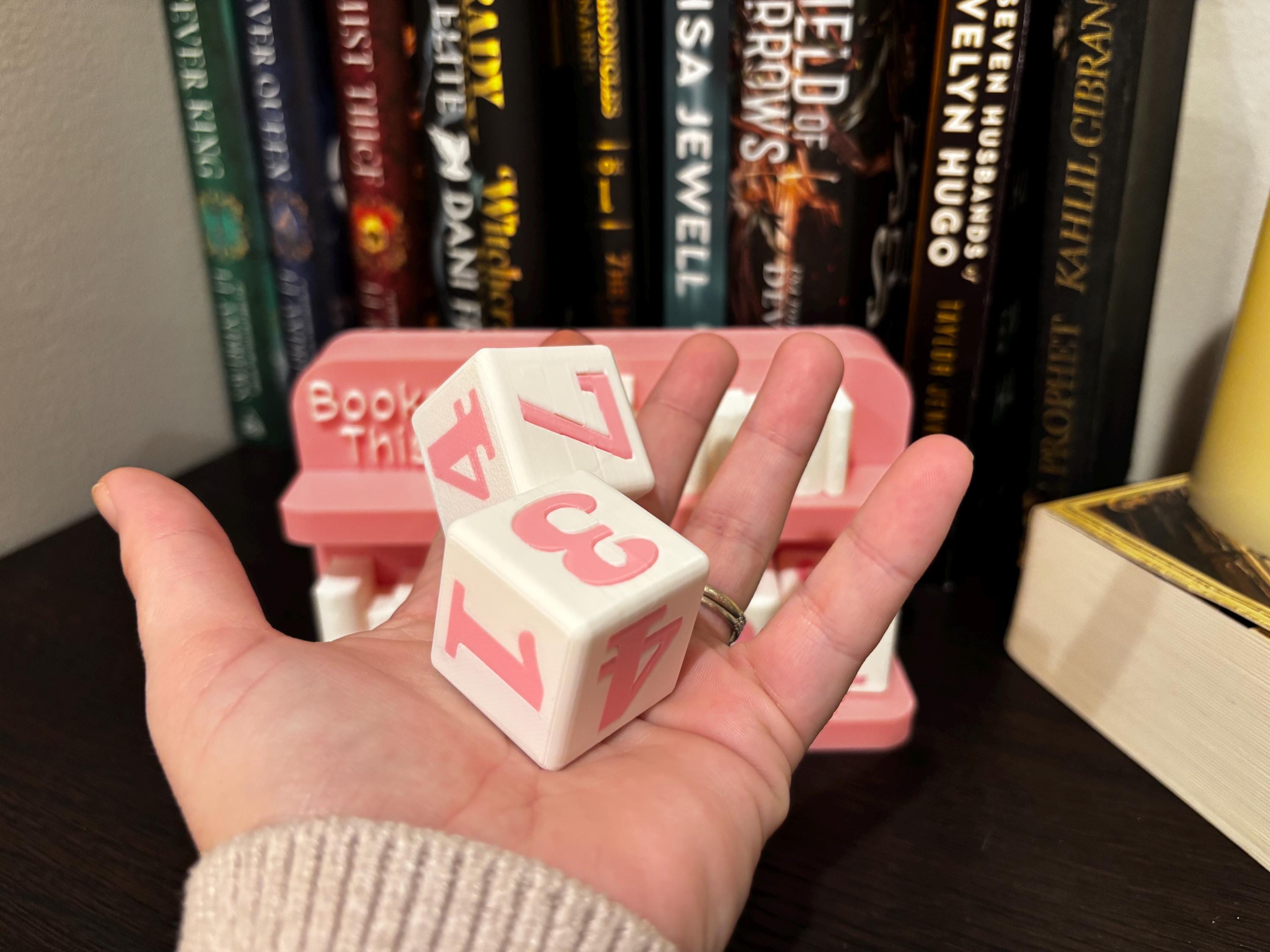 Arched Books Read 0-999 Counter: Bookworm Decor with Dice - Track Reading Progress with this Decorative Piece for Book Lovers