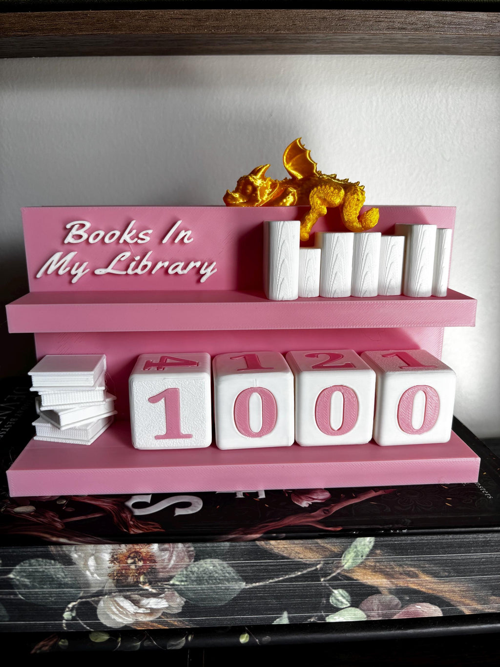 Books in My Library Counter 1000+: Bookworm Decor with Dice - Track Reading Progress with this Decorative Piece for Book Lovers