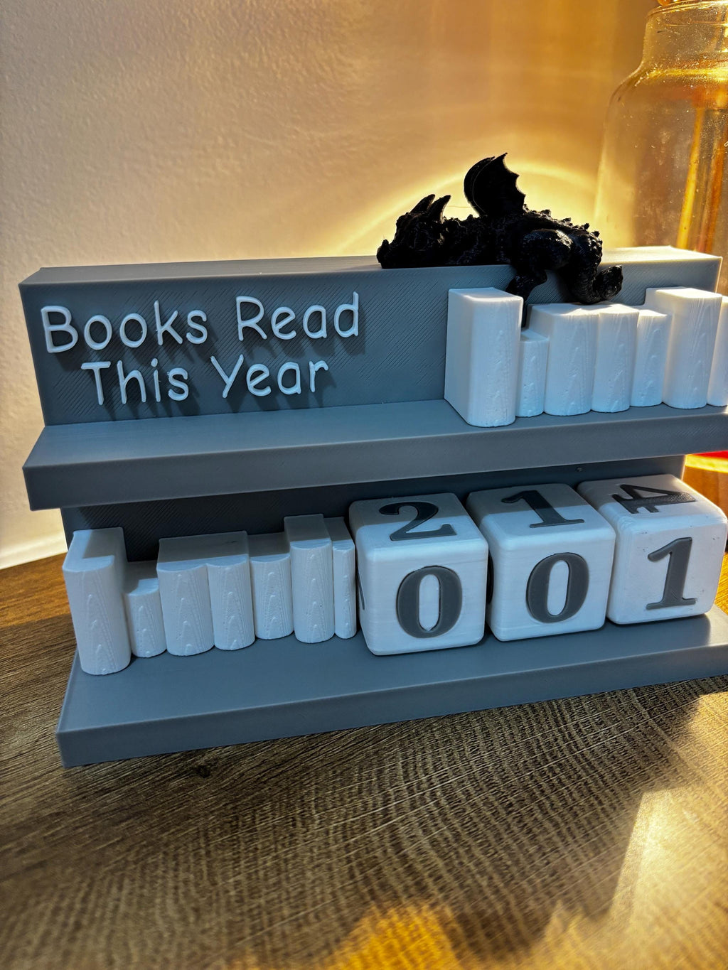 Large Books Read Counter 0-999: Bookworm Decor with Dice - Track Reading Progress with this Decorative Piece for Book Lovers