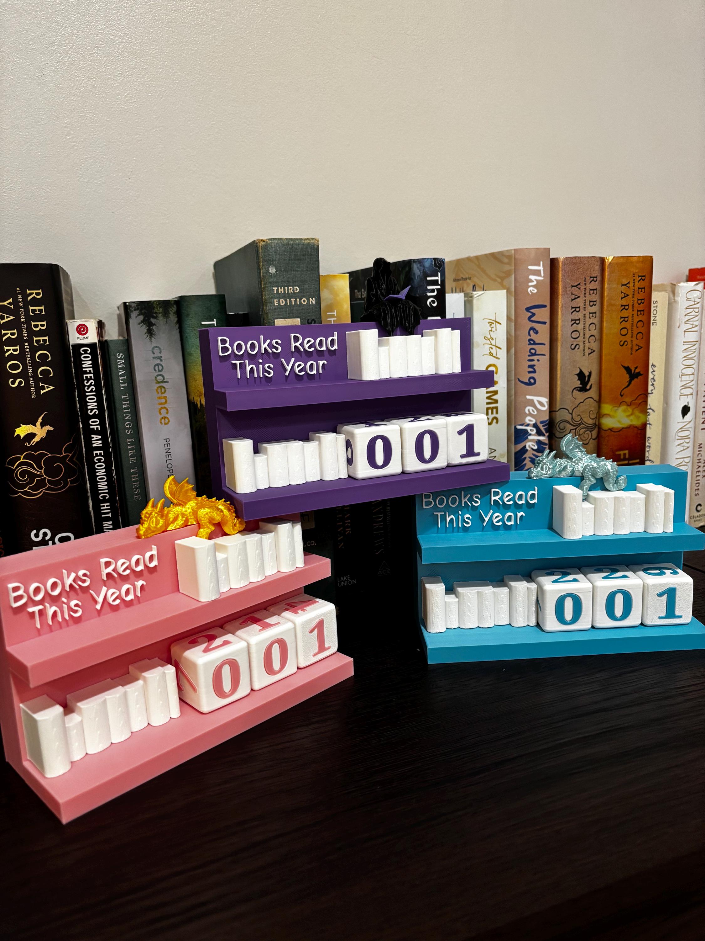 Large Books Read Counter 0-999: Bookworm Decor with Dice - Track Reading Progress with this Decorative Piece for Book Lovers
