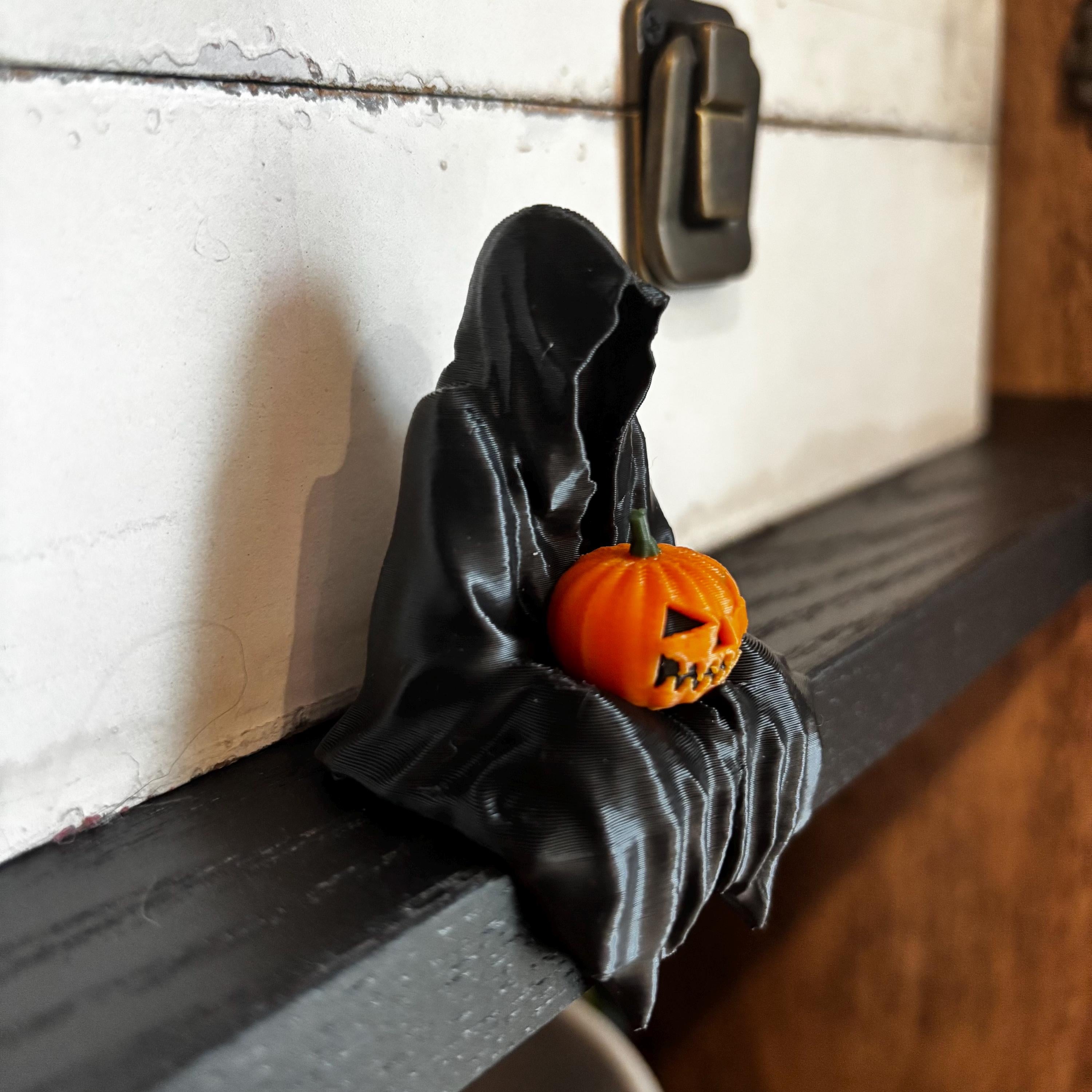 Pumpkin Suriel | Grim Reaper / Ghost / Death Figurine : 3D Printed Halloween Bookshelf Decor, Bookish Reads
