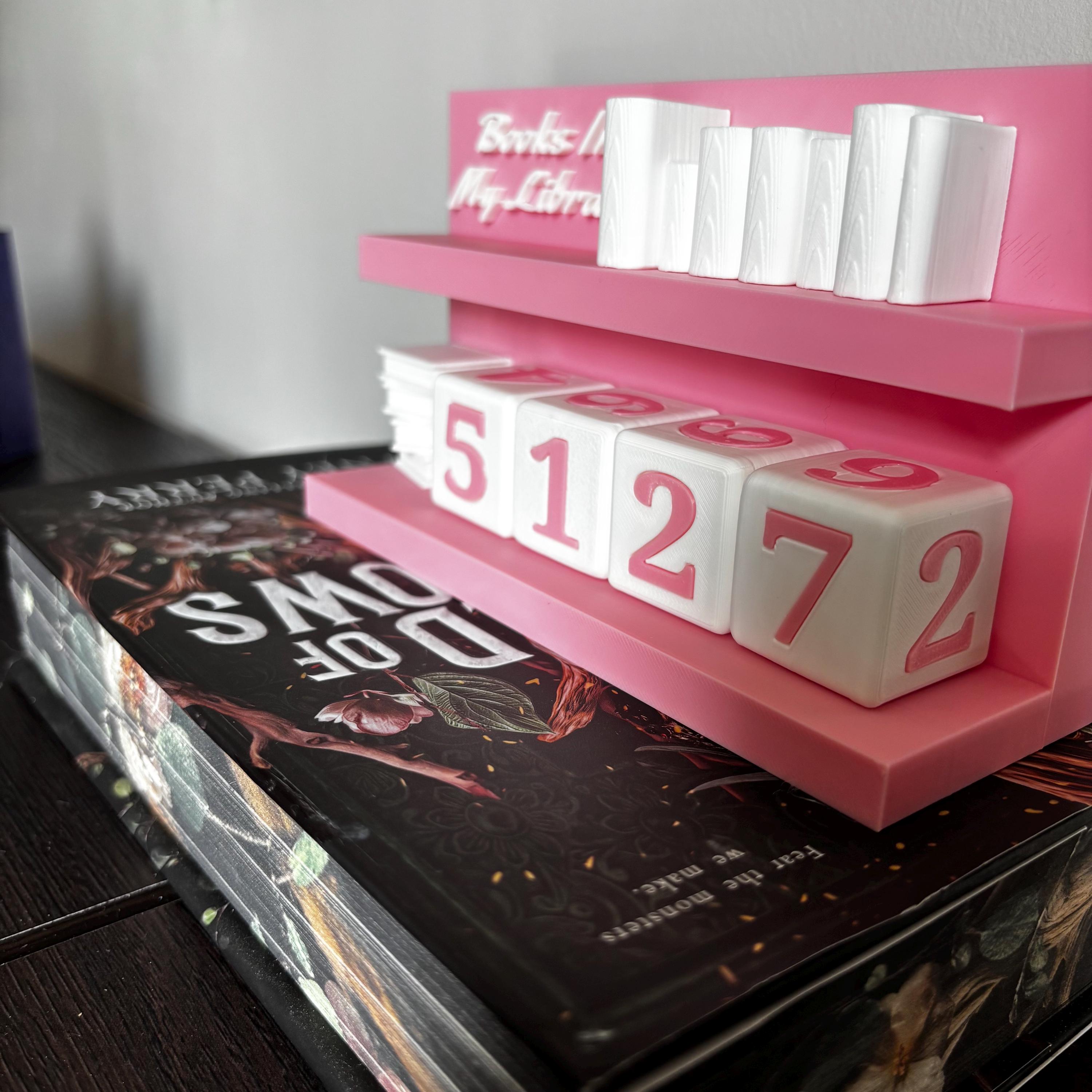 Books in My Library Counter 1000+: Bookworm Decor with Dice - Track Reading Progress with this Decorative Piece for Book Lovers __etsy:7335183682
